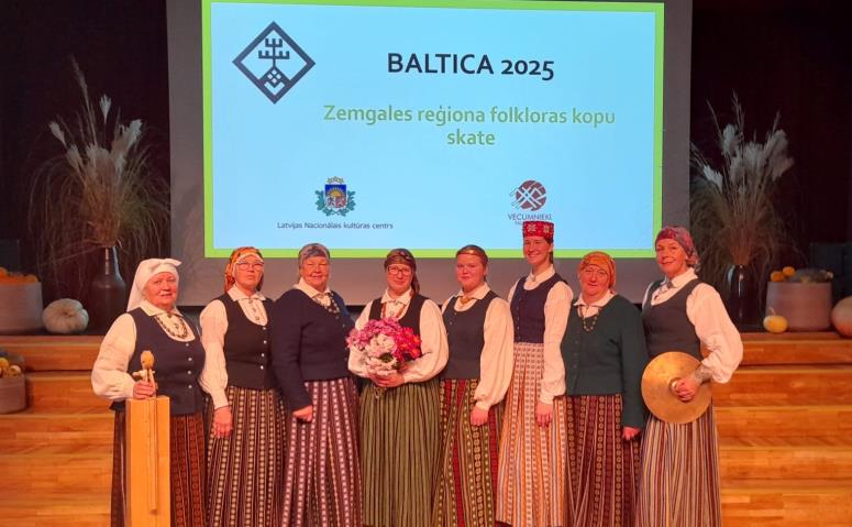 Folkloras kopa "Vecsaule"